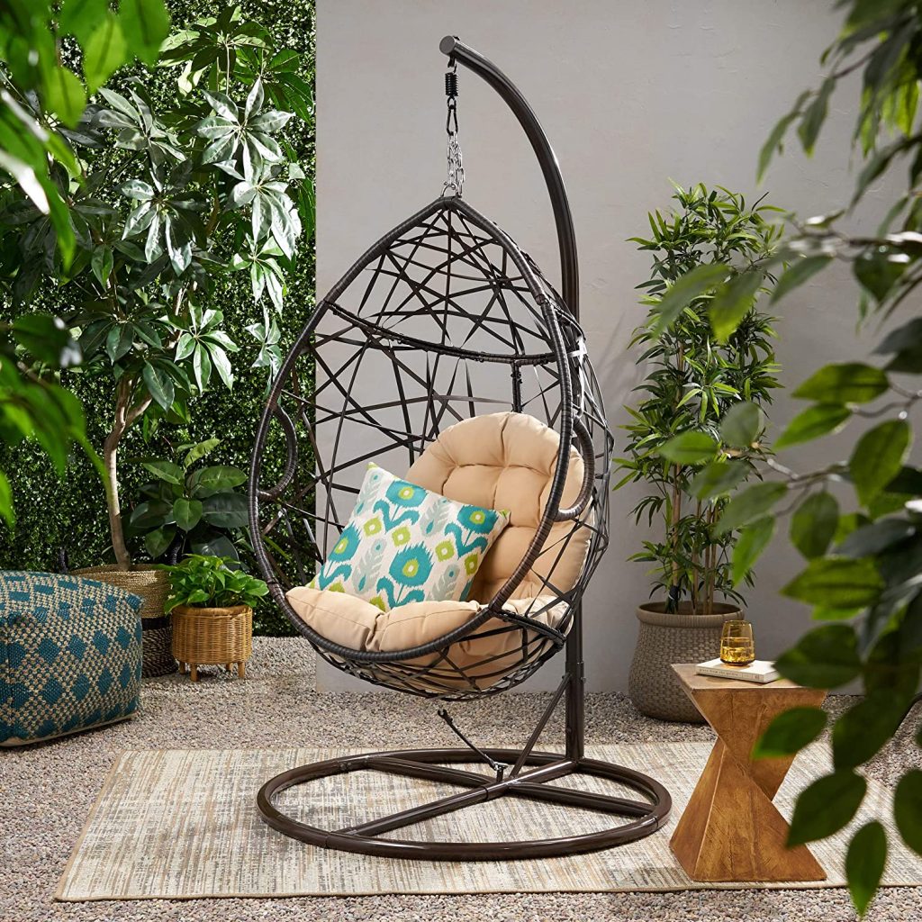 outdoor swinging chair